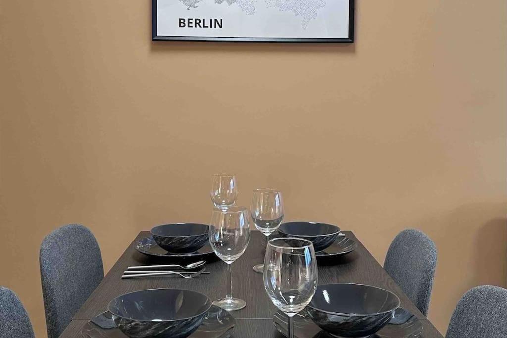 2 Zimmer Apartment Mit Parkplatz Berlin Dış mekan fotoğraf